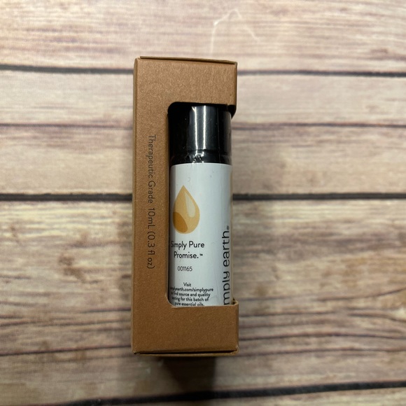 Simply Earth Clear Skin Essential Oil Blend Roll On - Picture 4 of 5